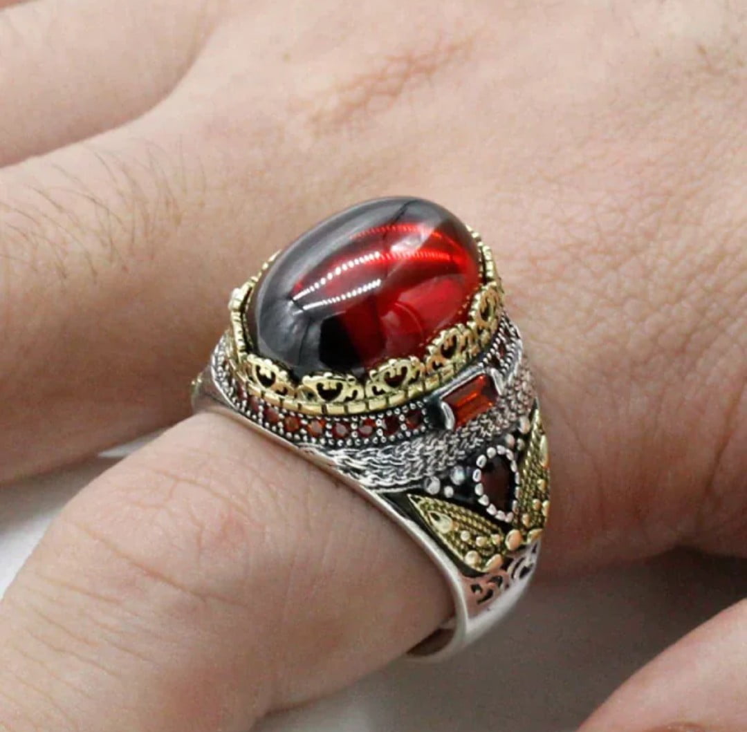 Anel em prata esterlina 925 com pedra natural zircão, peça de fino acabamento e estrema beleza.