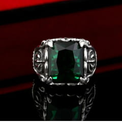 Anel masculino Dragon em aço inoxidável com pedra em três opções de cores vermelha , preta e verde 