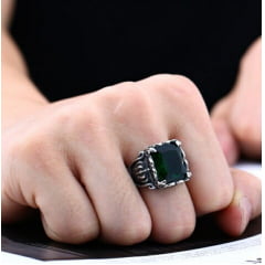 Anel masculino Dragon em aço inoxidável com pedra em três opções de cores vermelha , preta e verde 