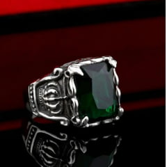 Anel masculino Dragon em aço inoxidável com pedra em três opções de cores vermelha , preta e verde 