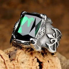 Anel masculino em aço inoxidável com pedra zircão martelo vikings esculpido nas laterais  uma peça marcante símbolo de força e poder