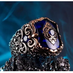 Anel masculino Turco em prata esterlina 925 com pedras zircão azul e pedra preciosa handesculved uma joia única .