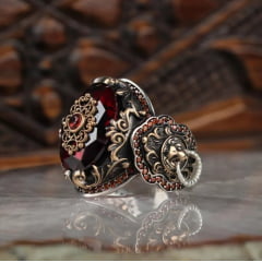 Lindo anel turco em prata 925 com pedra zircão repleto de detalhes cabeça de leão nas laterais peça uma joia unica 