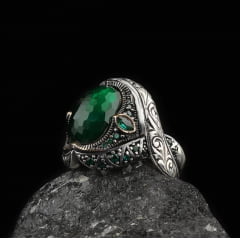 Maravilhoso Anel Turco em prata esterlina 925 com pedras zircão verde 