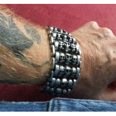 Bracelete de caveiras em açoinoxidável largo estilo punk rock 
